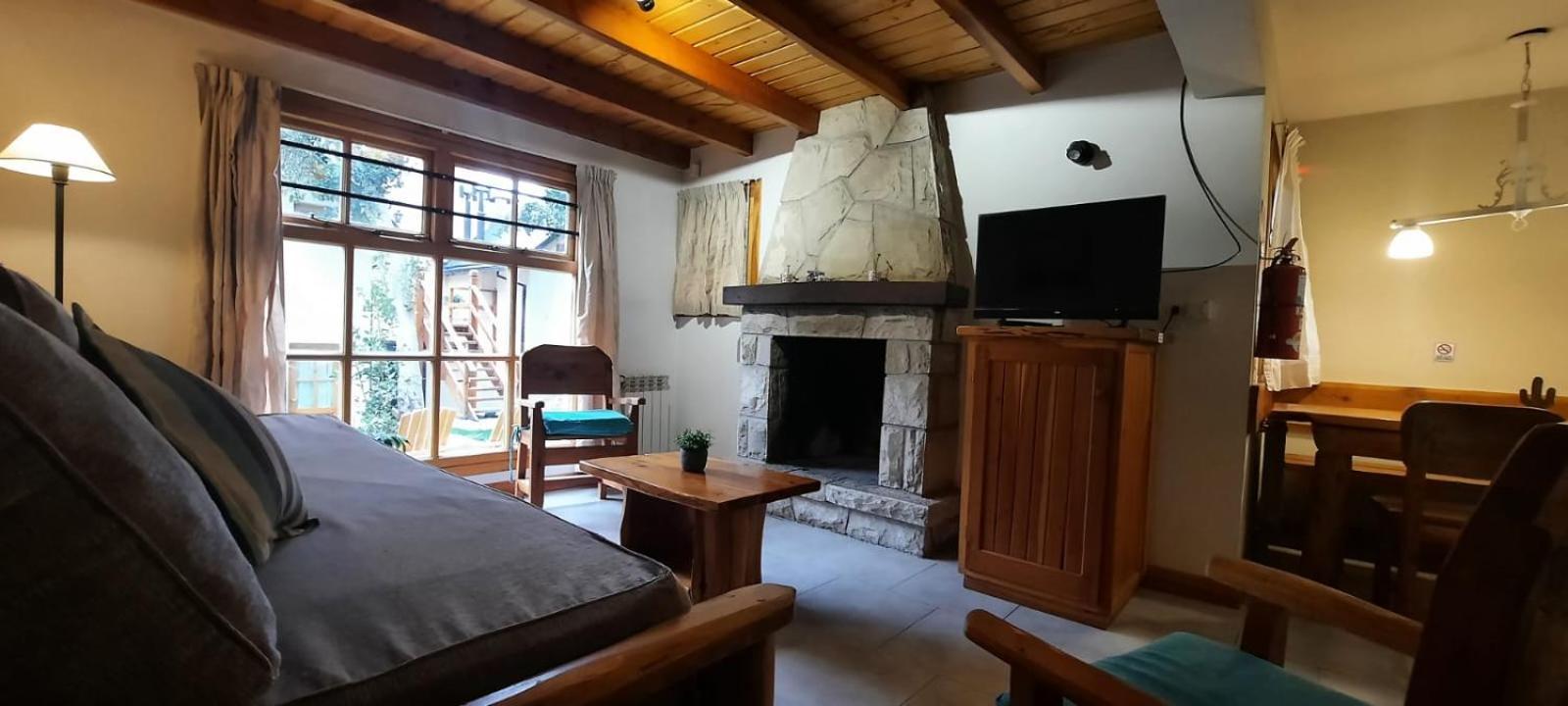 El Viejo Cipres Lodge